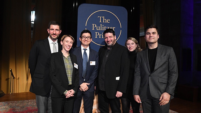 Quanta staff in front of The Pulitzer Prize sign
